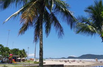 CASA DE PRAIA COM DUAS PISCINAS E GARAGEM - Foto 13