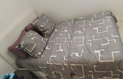 Airport Paris Eiffel Tower Center Roissy CDG - Foto 1