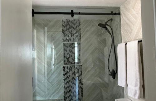 Oceanview on SAND located in Ocean Manor Resort Fort Lauderdale Beach 2 bed 2 bath spacious corner unit partial ocean view - Foto 30