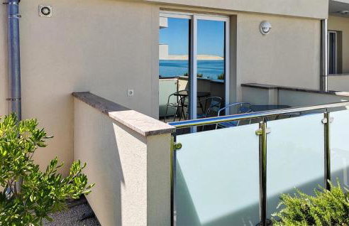 Awesome Apartment In Rtina With Kitchen - Foto 5