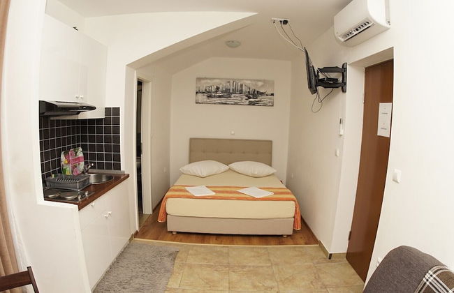 Inviting Apartment 14 Sleeps 3 Guests - Photo 4