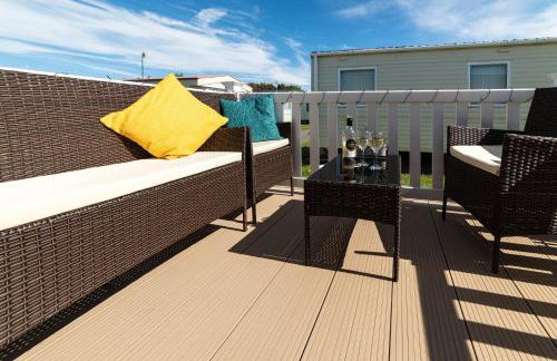 Dog Friendly Lovely Caravan 4 Berth Towyn North Wales Read full host details before booking Mon in to Fri out Fri in to Mon out Mon to Mon Fri to Fri ONLY - Foto 6