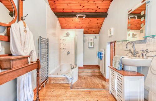 The Hurst Coach House - Photo 7