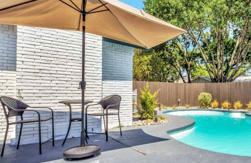 Jacuzzi & Pool House w/Game Room + Fire table - Foto 10