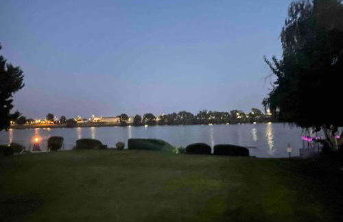 Edgewater Paradise HotTub Private Dock & Game Room - Foto 55