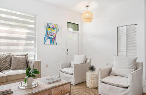 Three-Bedroom House - Best area-Heated Pool-Spa and Sauna Close to Beaches - Foto 6