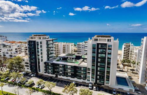 Bright Modern Beachside Apartment with Pool & Seaview - Foto 16