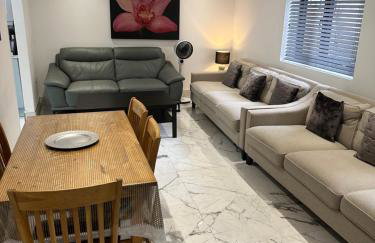 Modern House Apartment Stratford E15 London - Sleeps 2 - 9, Fast Links to Central London, Near O2, Greenwich & Olympic Park, Child-Friendly Garden, Free Parking, Free WiFi - Foto 6