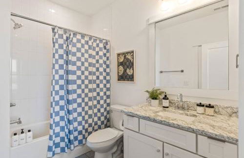 Walk to Vanderbilt and Belmont with Garage and Rooftop Deck - Foto 43