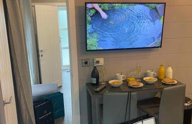 P75 - Studio Pod with Hot Tub - Photo 5