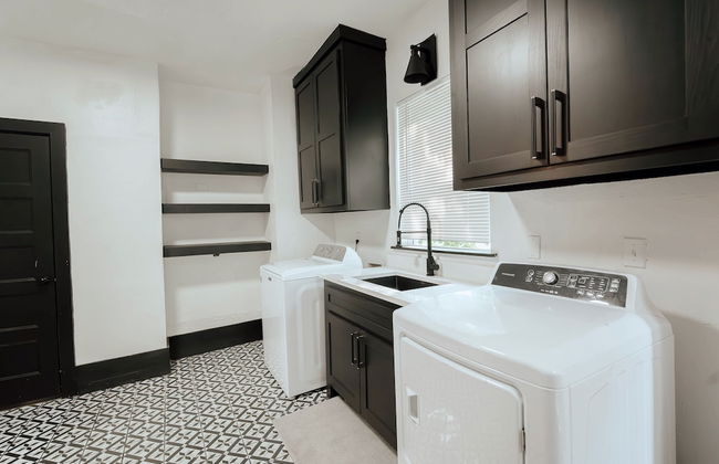 Cozy 6BR Home Near Plaza Dist -sleeps 15 - Photo 62