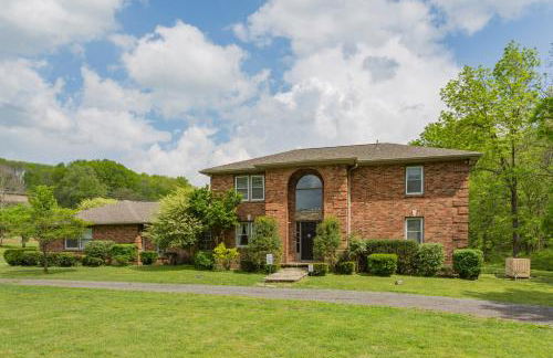 Brenda Lee History 4BR Retreat Pool Hot Tub - Photo 1