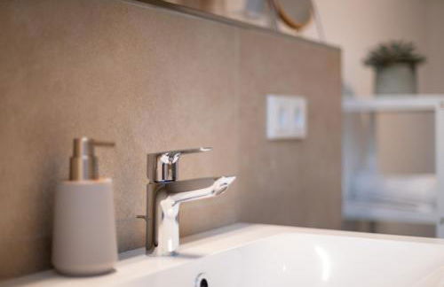 SHINY HOMES - City Center with Parking Place - Foto 18