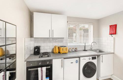Glimmering Comfort Spacious Studio - Photo 3