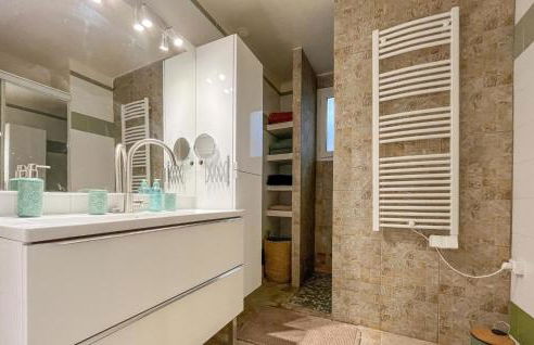 Amazing Home In Aramon - Foto 17