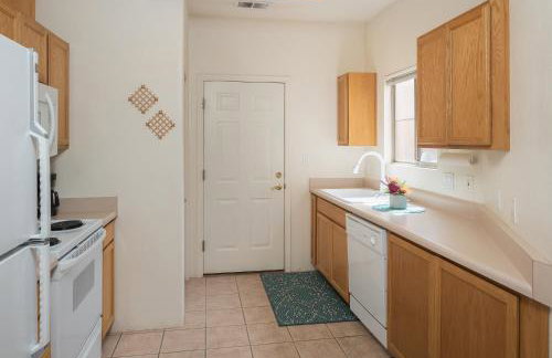 Refreshing Sedona Sanctuary with Pool and Hot Tub for Family - Foto 3