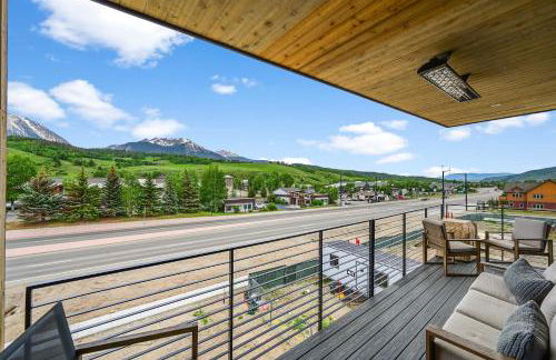 4-Season Modern Mountain Penthouse with Private Hot Tub & Scenic Views - Foto 11