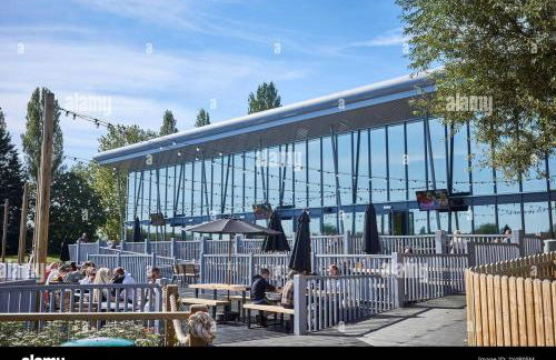 Cosy caravan in Billing Aquadrome - Photo 11