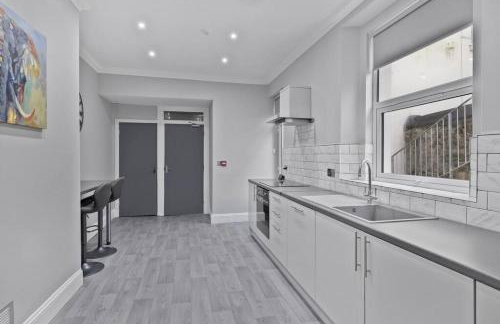 Brand New Huge 2 Bedroom Ground Floor Flat - Foto 5