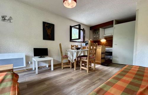 Studio avec coin montagne - 4 pers, à 100m des télécabines, piscine, parking, casier à ski - FR-1-330F-94 - Photo 9