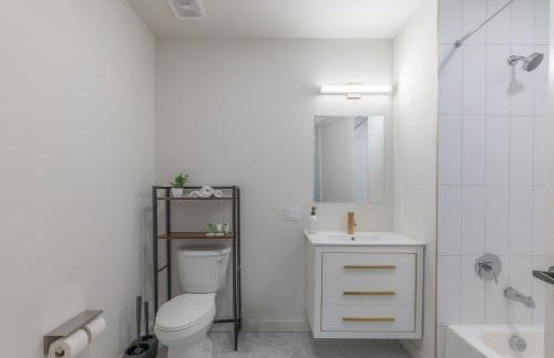 Stylish Apt FREE Parking Near NYC & Airport - Foto 7