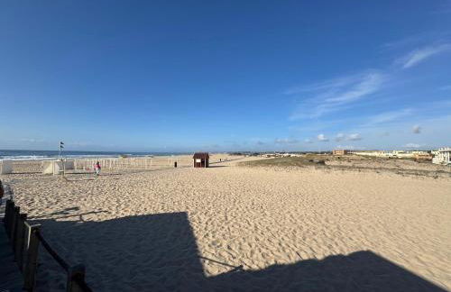 Acolhedora casa de férias T2 com espaço exterior - Foto 32