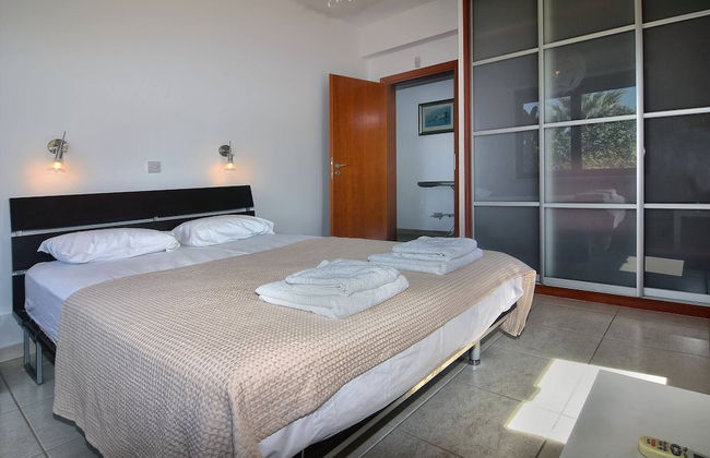 Incredible Large Villa In Paphos Sleeps 14 Children Pool, Jacuzzi, Huge Garden - Foto 11