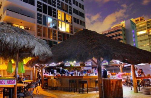 Oceanview on SAND located in Ocean Manor Resort Fort Lauderdale Beach 2 bed 2 bath spacious corner unit partial ocean view - Foto 16