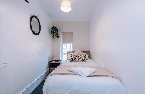 Oxford House by YourStays - Cosy Home in the Suburb of May Bank - Foto 40