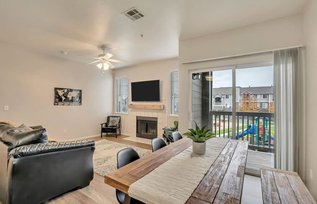 Luxury King Beds Pool Gym - Near Hill AFB - Foto 3