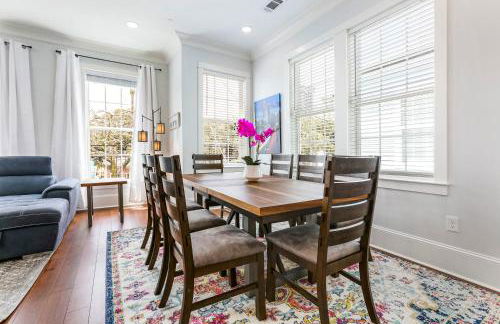 Hosteeva Brand New Condo with a Pool Steps to St Charles Ave - Foto 12