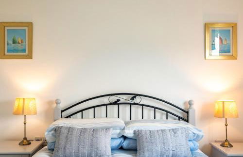 Dolphin Lodge - Photo 14