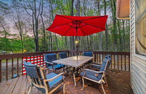Pocono Lake Escape, includes Golf Cart, Firepit - Foto 6