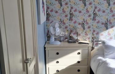 Beautiful Ground floor flat in the Heart of Rochester with balcony mobility friendly - Photo 20