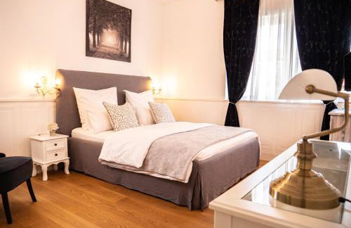 Elegant Hvar town villa with pool - Photo 37