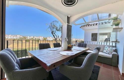 Stunning front line apartment with golf and mountains view - Foto 8