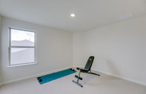 Buda Business-Ready House Office, Home Gym and Yard - Foto 24