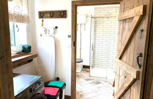 Deer Den timber clad cabin with hot tub, up private lane - Photo 16