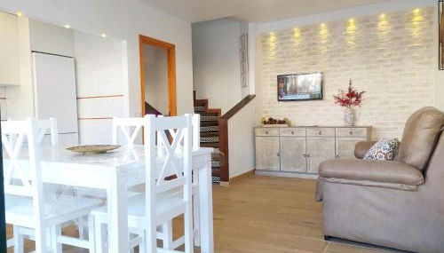 Gran adosado de esquina muy cerca de la playa en la Antilla - Foto 4