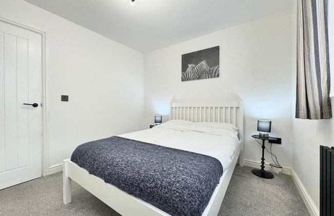 4 Guests - 2 Bedrooms - Parking - 9min City Centre - Photo 3