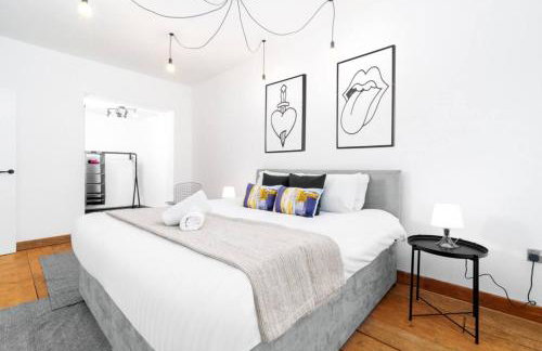 Spacious Loft Style Apartment - Near City Centre - Smart TV- WIFI - Parking - 3NT - Foto 6