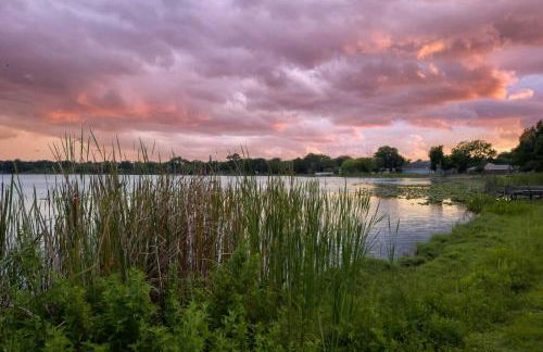 Hook, Line and Leisure Lakefront Gem with Porch! - Foto 34