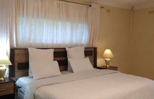 Charming 6-bed House With Swimming Pool in Harare - Foto 11