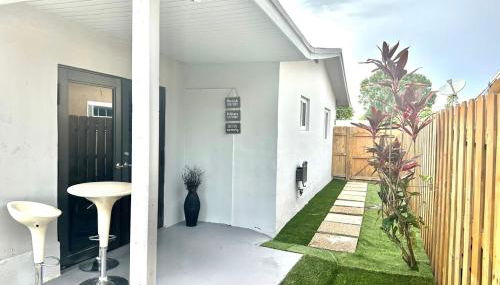 Modern Apartment, private Entrance, Private Backyard - Foto 3