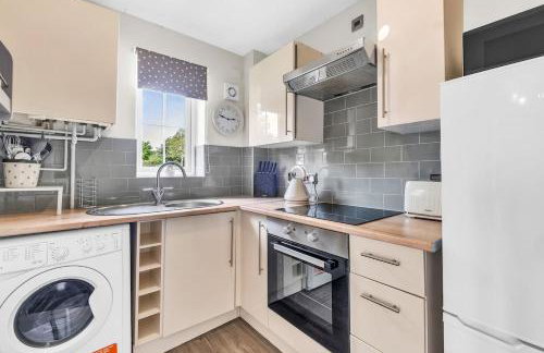 Wheatley House - Great Location - Free Parking, Self-Check-In, Fast Wifi and Smart TVs by Yoko Property - Foto 22