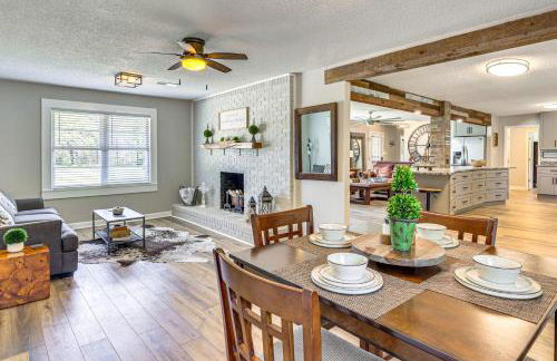 Fall and Football Vibes Titus Retreat with Game Room - Foto 10