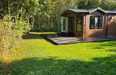 Cherry Tree Lodge with Hot Tub near Alton Towers - Foto 12