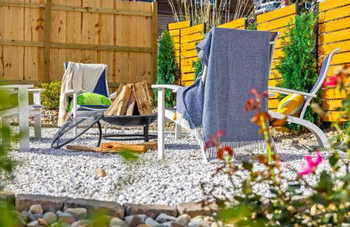 Chic Home with Large Private Yard! Hot Tub, Close To Downtown - Foto 52