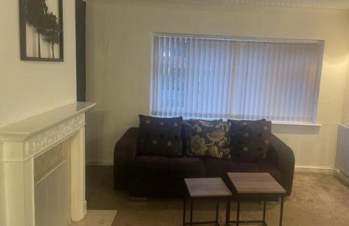 4 Bedroom House - Sleeps 6 - Garden Bbq Parking - Foto 8