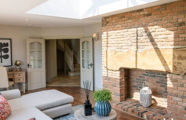 Luxurious 4 Bedroom Vineyard Villa Stanlake Park - Foto 2